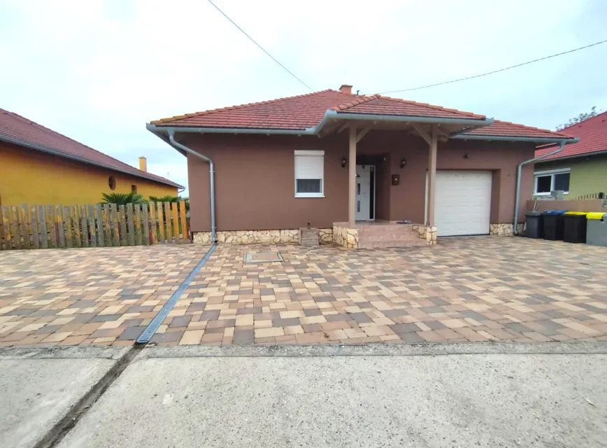 01Mohacs-80M-1447m2